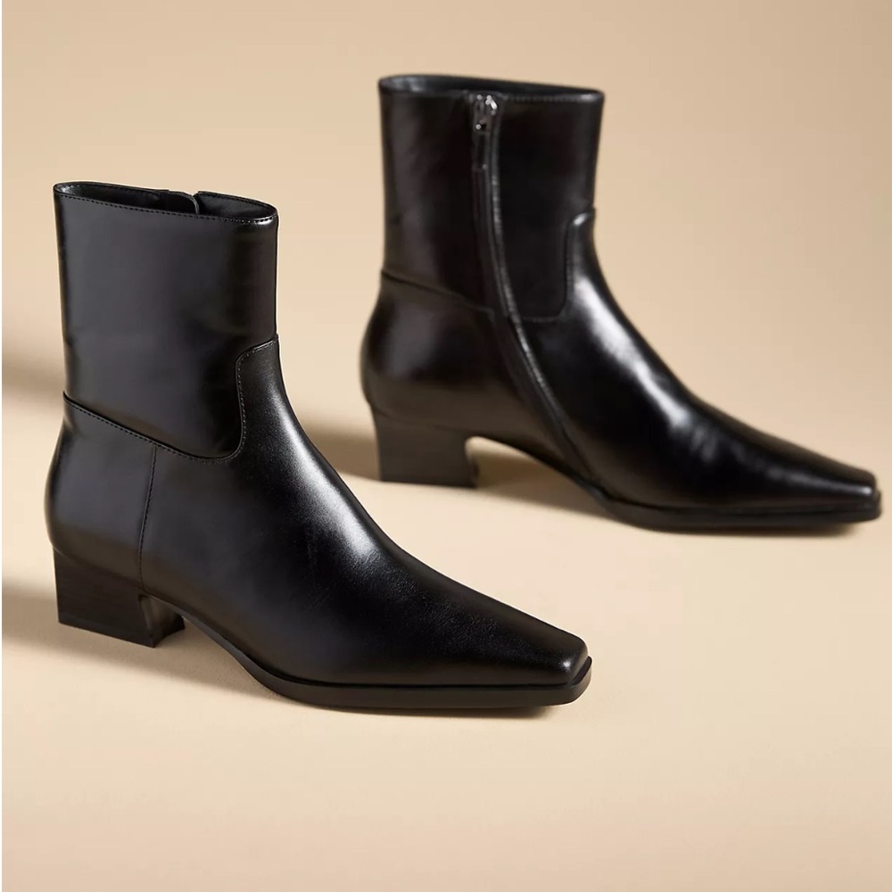 NWT Lola Cruz Vecca Ankle Boots